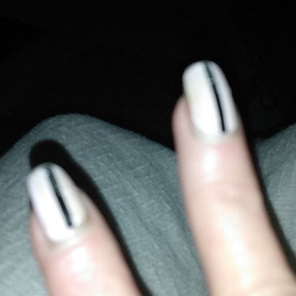 How  to apply nail wraps - Picture 11 of 12